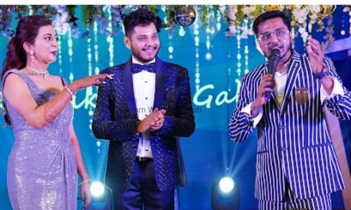 Anchor Satish Talekar